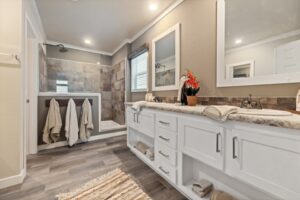 24_phh_320_elrancho_32644a_bath_003_web_1714514754483_960_12